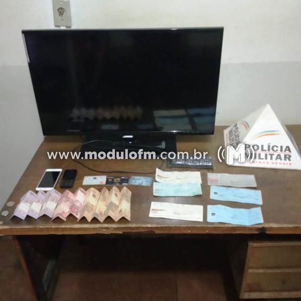Homem acusado de comprar mercadorias com cheques falsificados é preso em Patrocínio