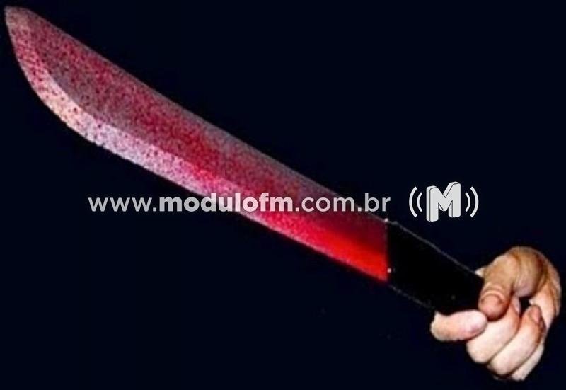 Armado com facão, indivíduo é preso após ameaçar populares e PM’s