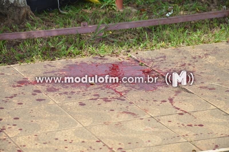 Briga entre andarilhos termina em esfaqueamento em Patrocínio