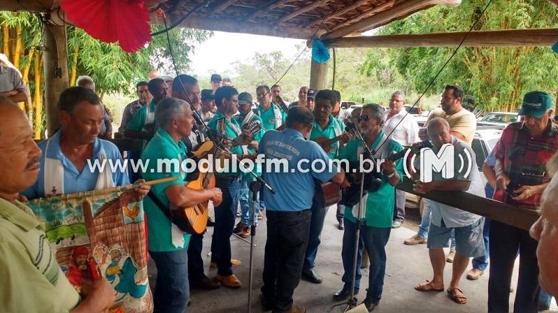 Encontro de Folias é realizado na Gruta de Santos...