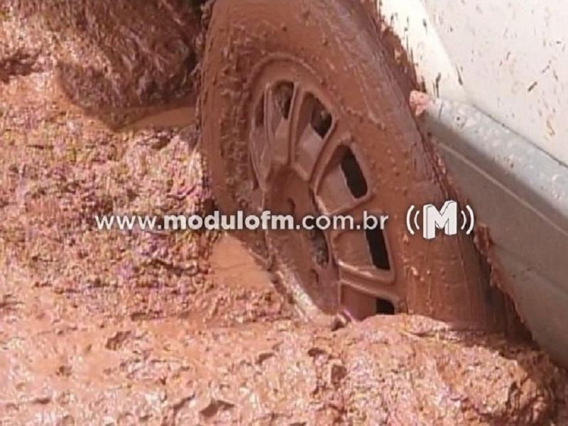 Secretaria de Obras trabalha com plantão para verificar situação...
