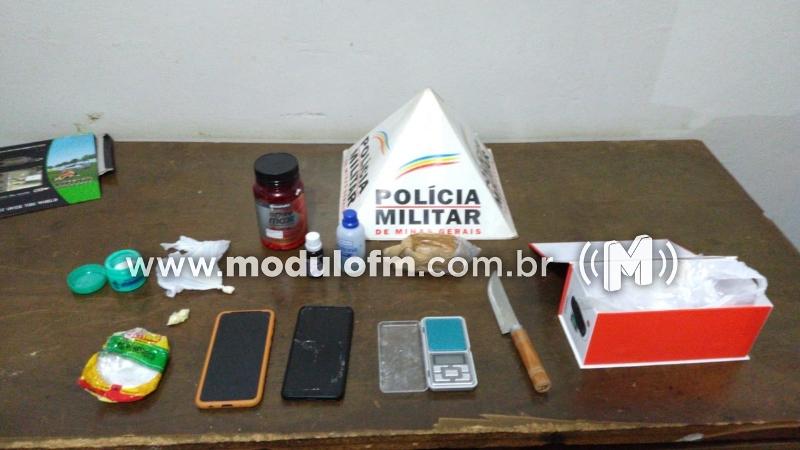 Dois homens são presos suspeitos de traficar drogas em...