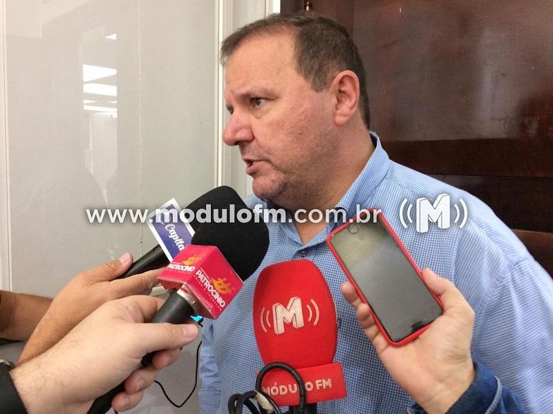 Prefeito fala sobre saída de secretários para disputa eleitoral