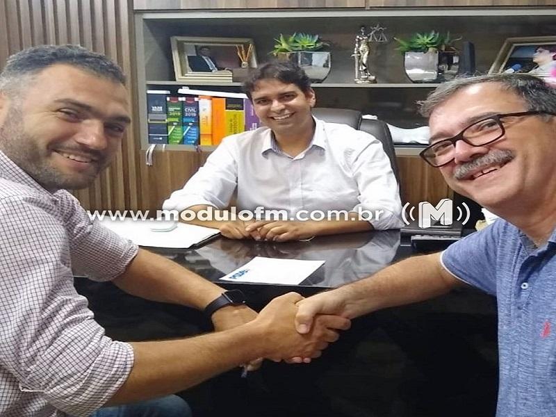 Nikolas Elias se filia ao PSDB