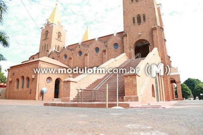 Paróquia São Damião de Molokai celebra missa em Romaria...