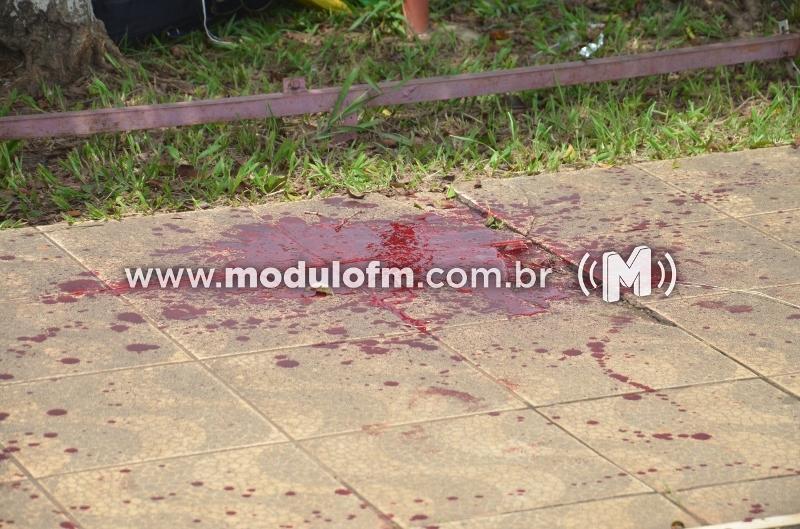Briga entre andarilhos termina em esfaqueamento