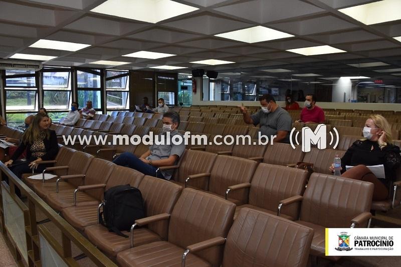 Câmara aprova projeto que regulamenta serviço de transporte por...
