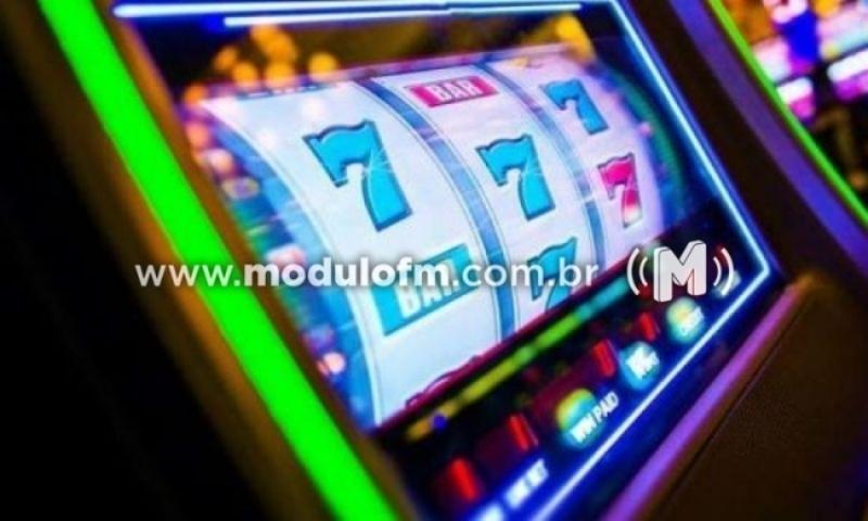 Comerciante é preso com máquina de caça-níqueis em Patrocínio