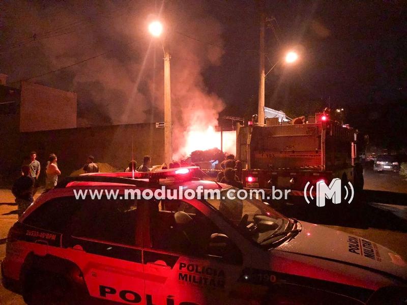 Depósito de material reciclável pega fogo em Patrocínio