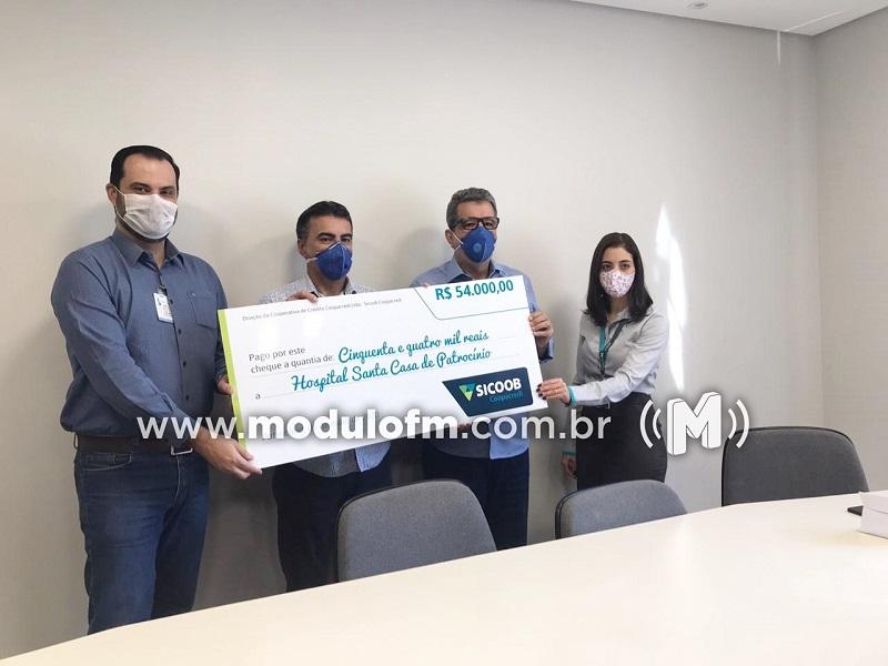 Sicoob Coopacredi repassa 54 mil reais à Santa Casa...