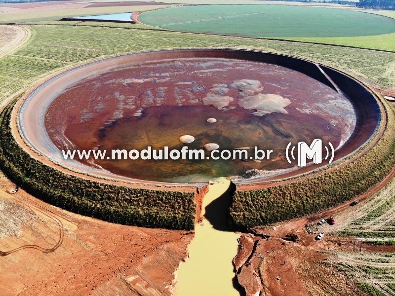 Barragem se rompe e deixa moradores assustados em Perdizes