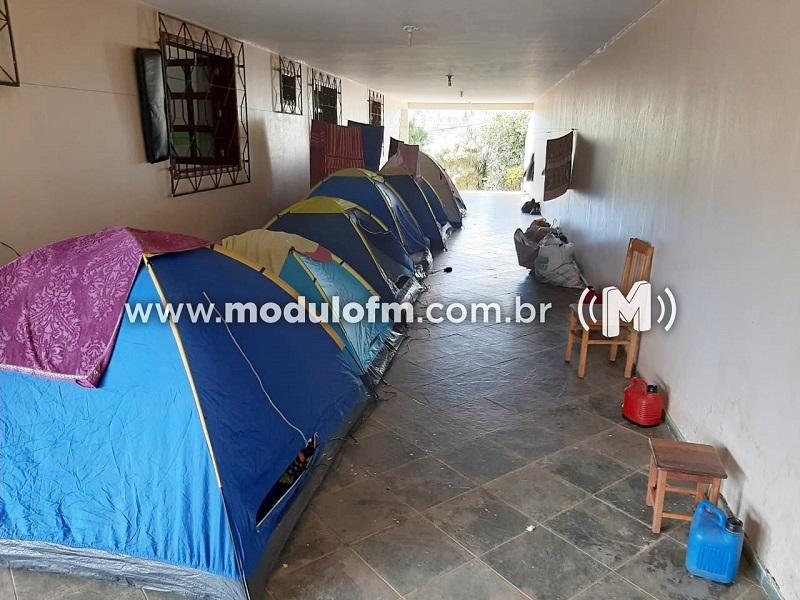 SESTRAN e Polícia Militar fecham alojamento com 30 pessoas no distrito de Salitre de Minas