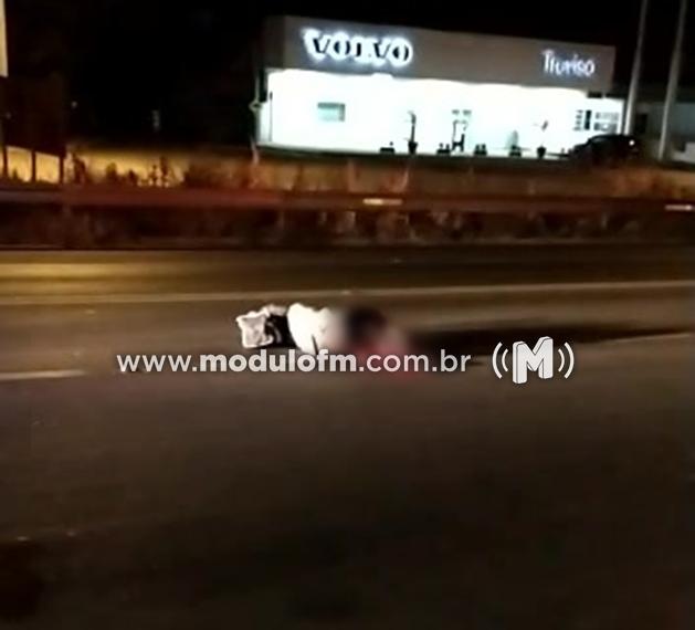 Andarilho morre após atropelamento causado por sequência de colisões na BR-365