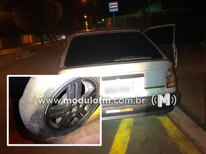 Motorista embriagado tenta atropelar PMs, que atiram em pneus e prendem autor