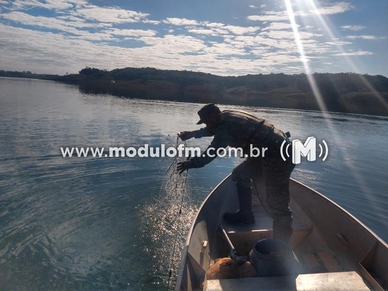 Pescador é flagrado usando petrecho proibido é preso e multado em R$ 5.567,00