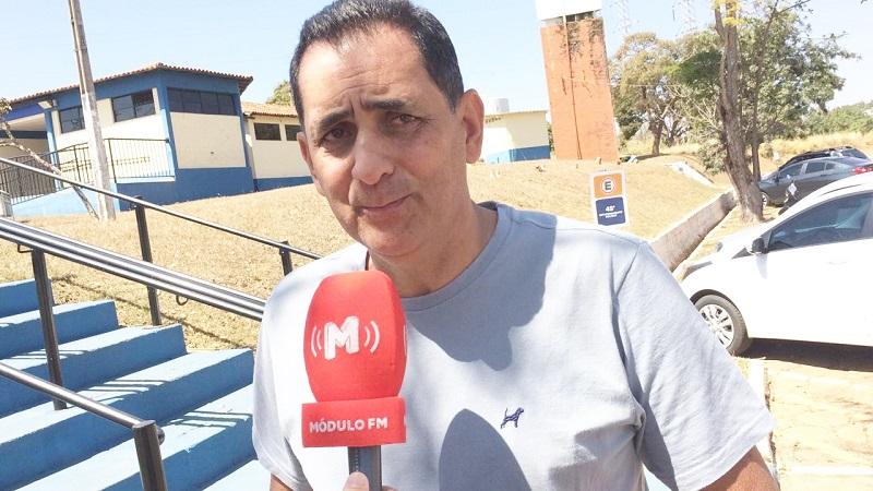 Prefeitura deve verba de bolsas da Escola Agrícola, alega diretor do educandário