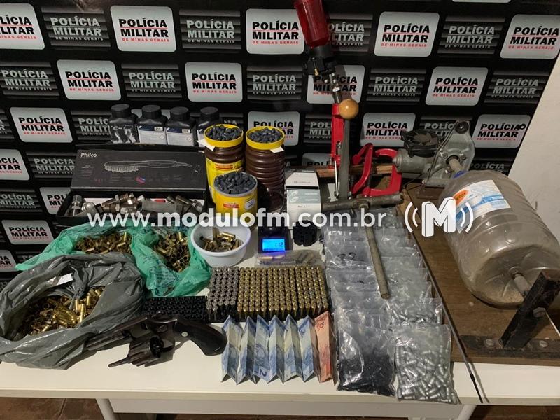 Suspeito de vender armas para indivíduos envolvidos em roubos e homicídios é preso com arsenal