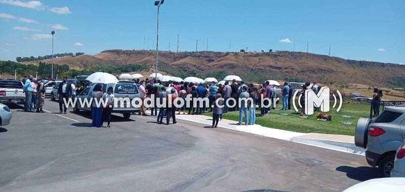 Cássio Remis é sepultado com homenagens em Patrocínio