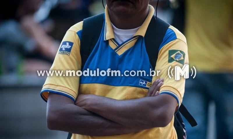 Faturas de cartão e cartas simples ficam paradas no centro de distribuição dos Correios em Patrocínio