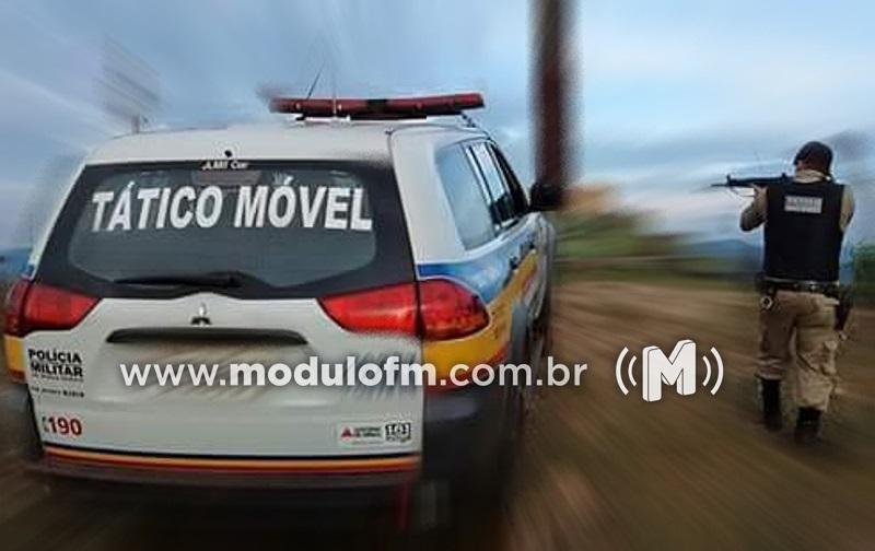 Ladrões tentam fugir da PM em veículo furtado e são parados à bala