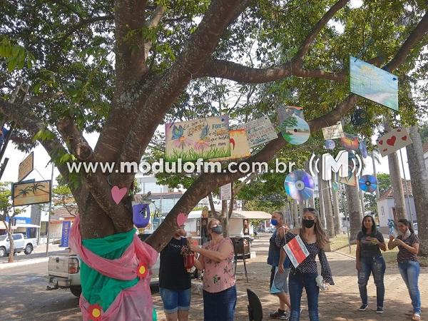 Projeto “Árvore da Esperança” divulga mensagens de otimismo feitas por artistas plásticos de Patrocínio