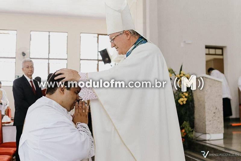 Víctor Lucas é ordenado padre em Patrocínio