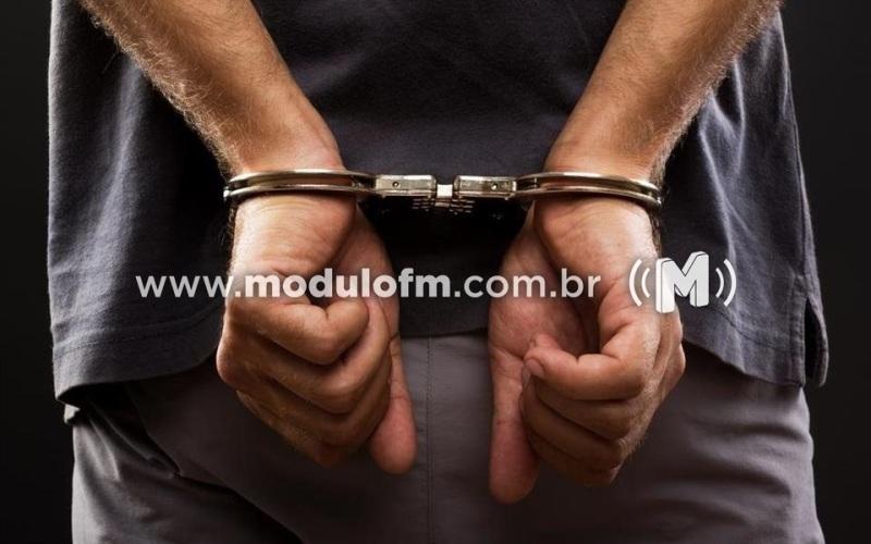 Menor é apreendido com meio quilo de maconha