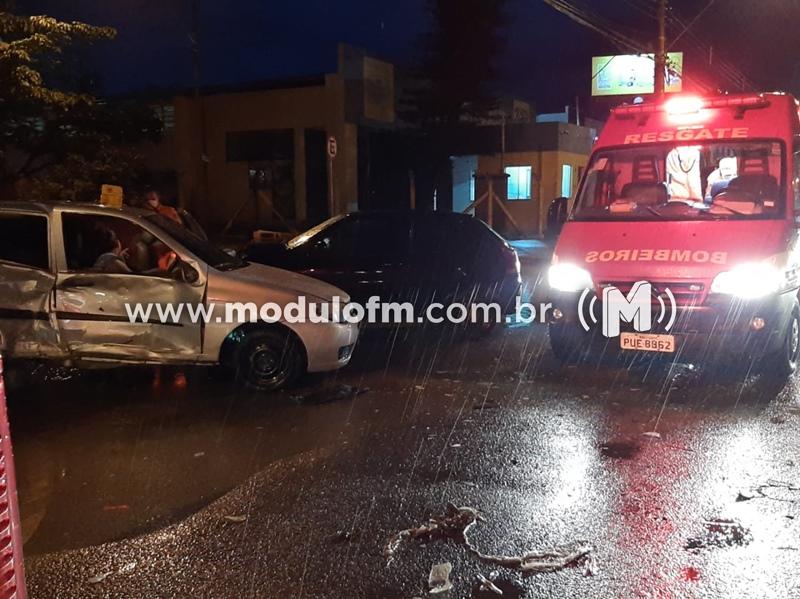 Veículos colidem e cinco passageiras ficam feridas, dentre elas...