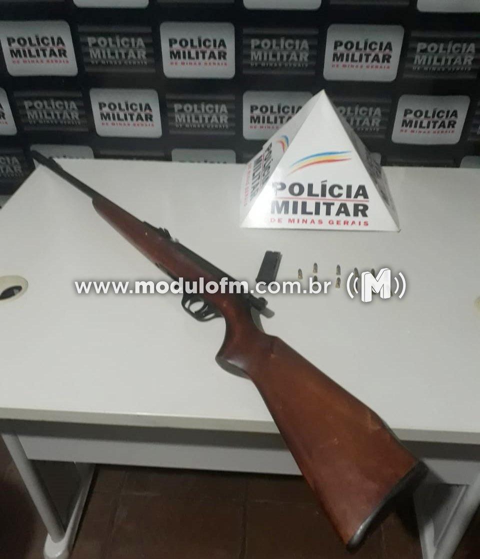 Condutor é preso ao transportar arma de fogo