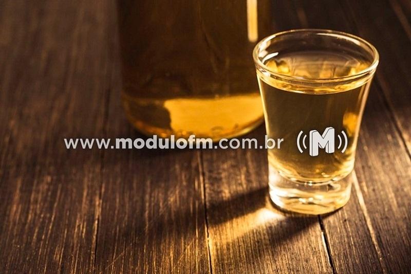 Prazo para declarar produção e estoque de cachaça e aguardente de cana-de-açúcar termina no próximo domingo (31)