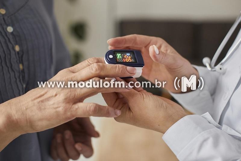 Associação Médica de Patrocínio explica forma correta de usar o oxímetro