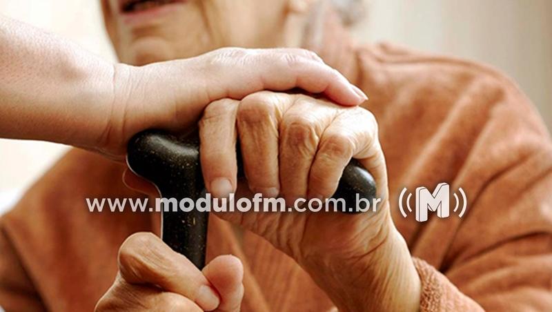 Idosa tem aposentadoria roubada em 'saidinha de banco' em Patrocínio