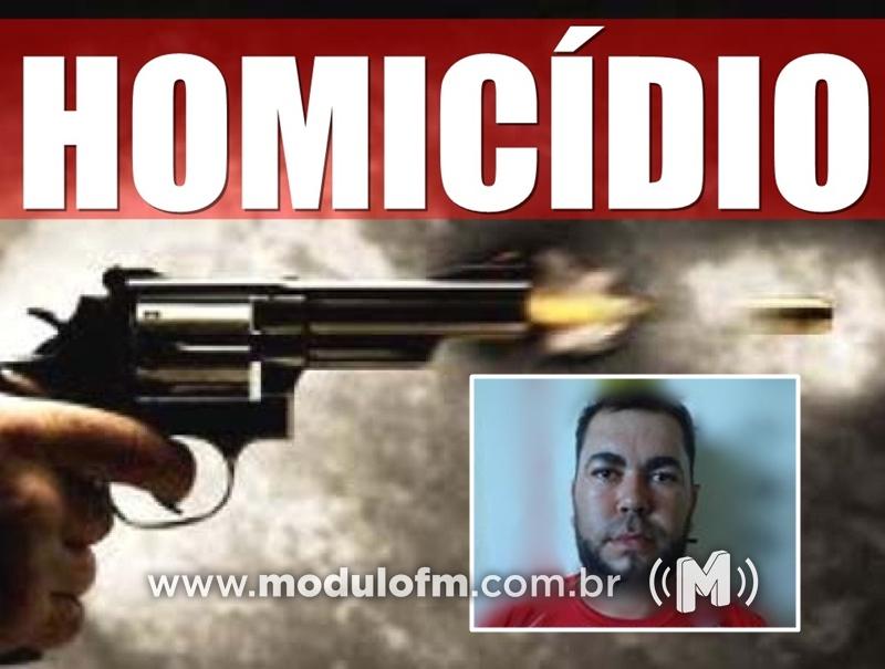 Homem sai para comprar lanche e é executado com quatro tiros, em Patrocínio