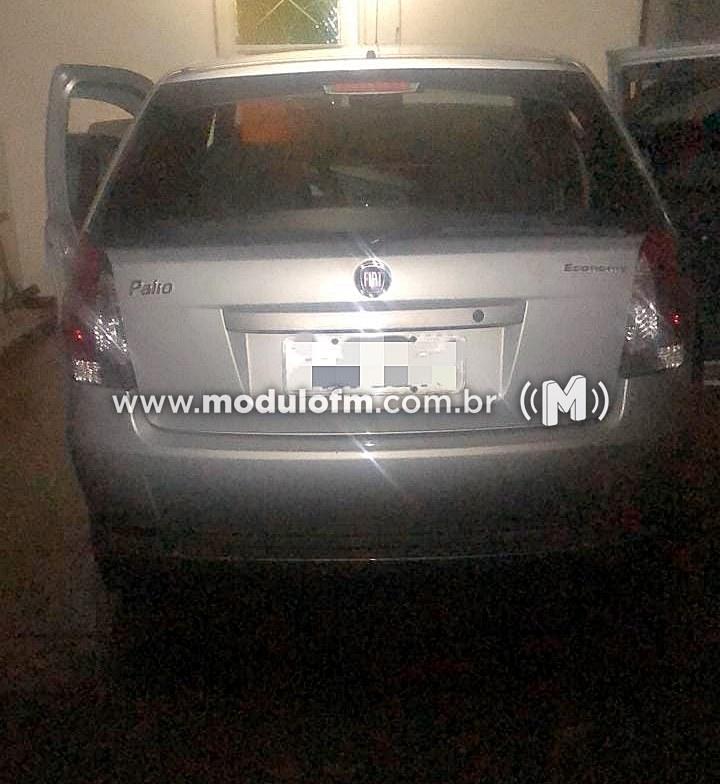 Autores são presos por tentativa de roubo de celular