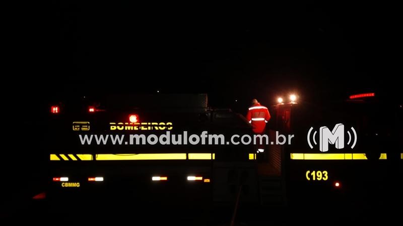 Colheitadeira pega fogo em Patrocínio