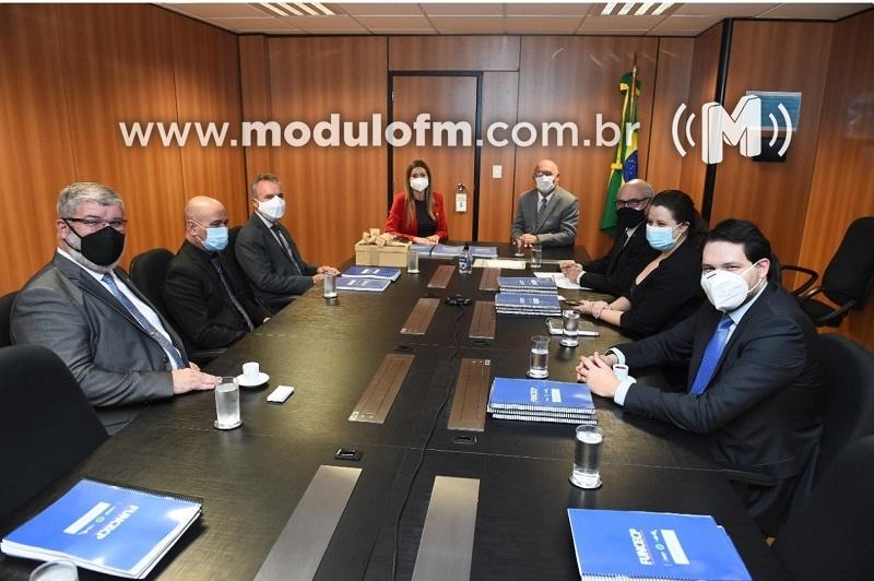 Comitiva do Centro Universitário do Cerrado de Patrocínio visita o Ministério da Educação em Brasília