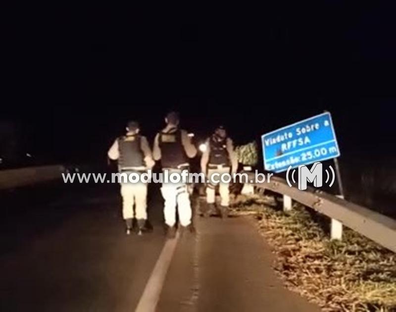 Policiais militares de Ibiá salvam homem de tentativa de suicídio em viaduto na MG-187