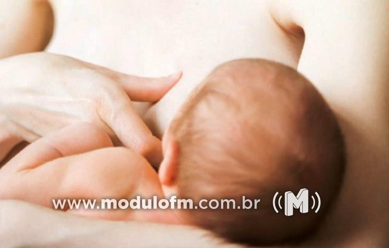 Criança é socorrida após se engasgar com leite materno