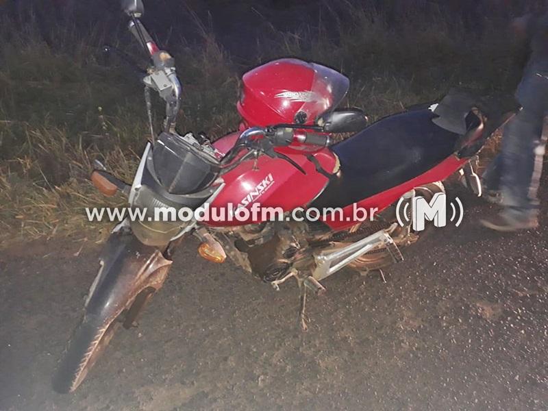 Motociclista é conduzido em moto adulterada na MGC 462