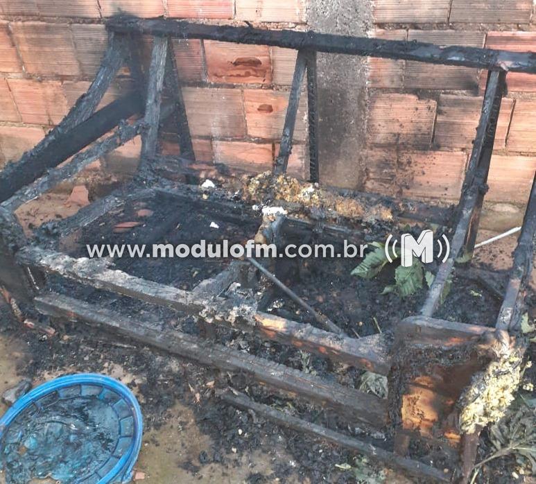 Casa com materiais recicláveis pega fogo em Patrocínio