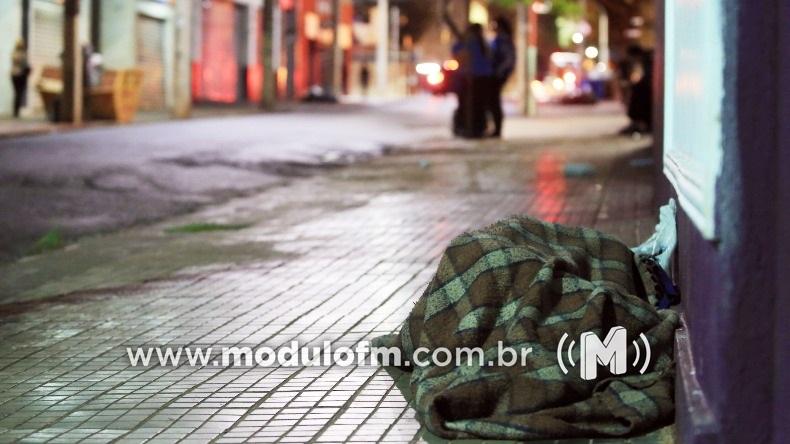 Corpo de Bombeiros recolhe moradores de rua em tempos de frio intenso ao abrigo municipal de Patrocínio