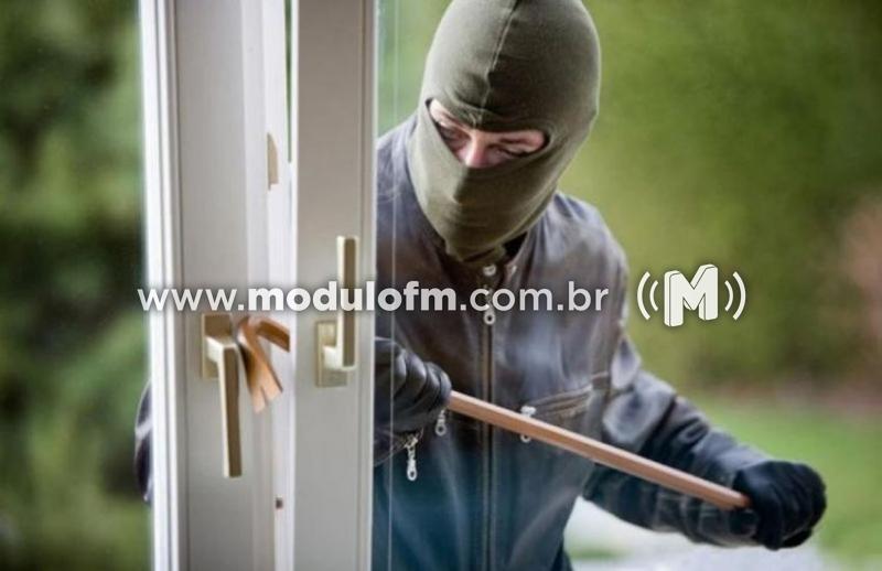 Residência é invadida e objetos são furtados no bairro Nações