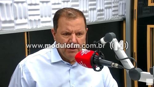 Prefeito Deiró Moreira Marra detalha projeto de municipalização das escolas estaduais.