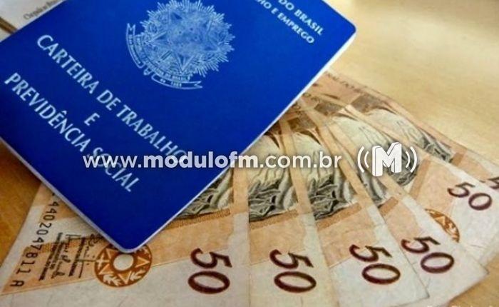 Trabalhadores que tiveram carteira assinada ou conta ativa do FGTS (Fundo de garantia por tempo de Serviço) de 1999 a 2013 poderão solicitar revisão.