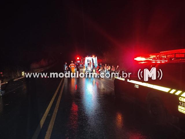 Imagem 1 do post Ônibus que levava 27 passageiros de Patrocínio para Belo Horizonte tomba na BR-352