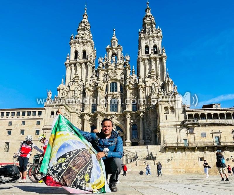 Padre Alessandro Campos finaliza o Caminho do Santiago de Compostela