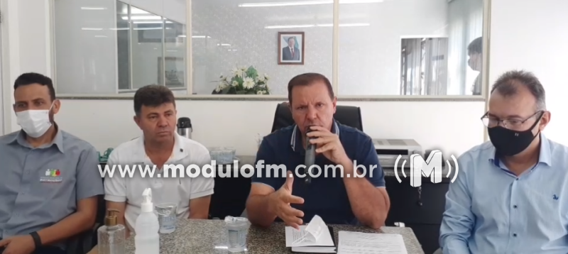 Prefeito Deiró realiza coletiva de imprensa sobre o Projeto Mãos Dadas
