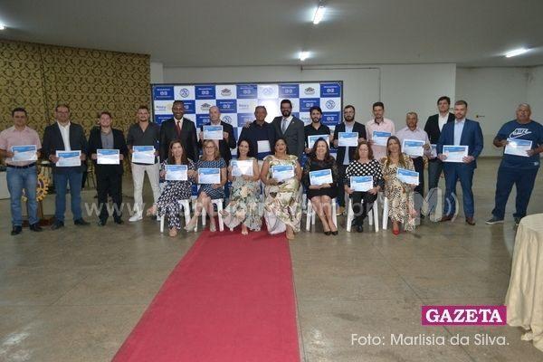 Rotary Club Brumado dos Pavões realizou noite de homenagem aos profissionais de destaque