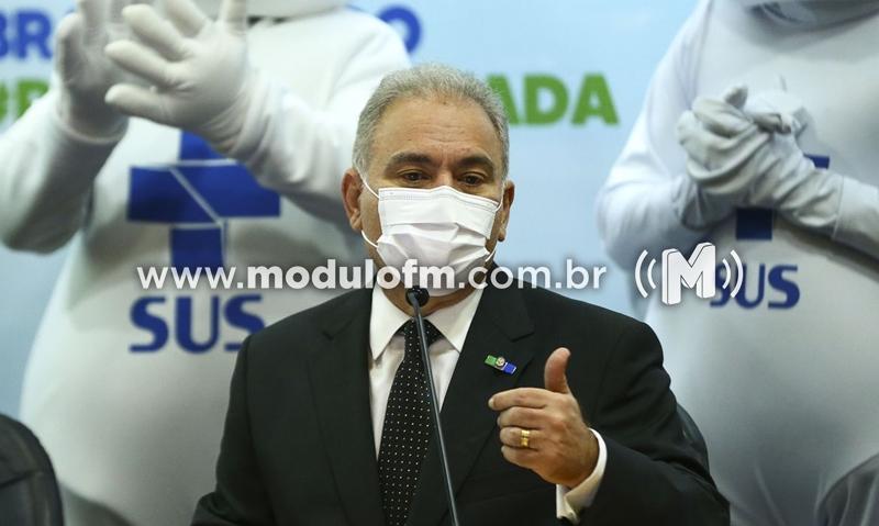 Covid-19: ministério reduz intervalo de reforço e amplia público