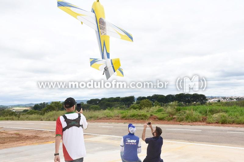 Festival Patrocinense de Aeromodelismo na pista do Espaço Cultural recebeu um grande público